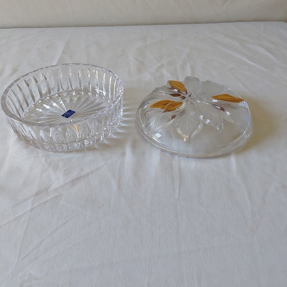 Gilded Poinsettia Crystal Candy Dish/Powder Box - Picture 15 of 16